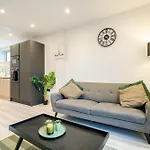 Modern Centre Near Station Leeds (West Yorkshire)