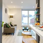 Modern Centre Near Station Leeds (West Yorkshire)