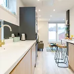 Modern Centre Near Station * Leeds (West Yorkshire)
