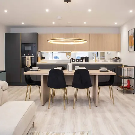 By Station - Sleeps 7