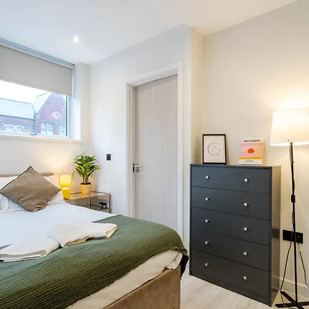 Modern Centre Near Station * Leeds (West Yorkshire)