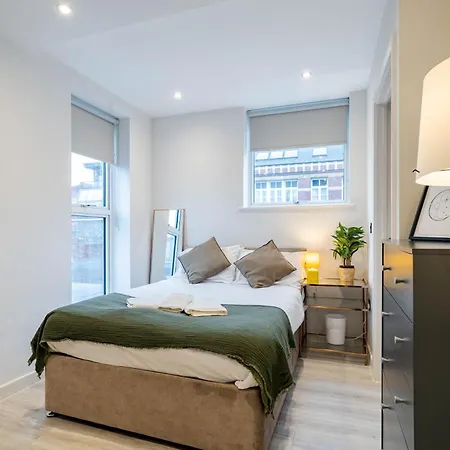 By Station - Sleeps 7 Apartment