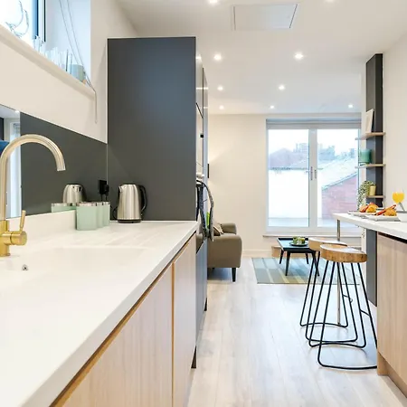 Modern Centre Near Station * Leeds (West Yorkshire)