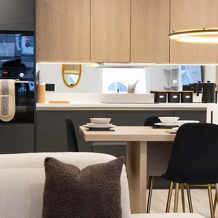 Modern Centre Near Station * Leeds (West Yorkshire)