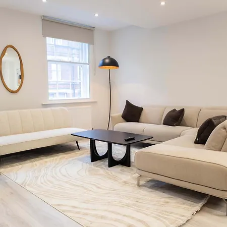 By Station - Sleeps 7 Apartment