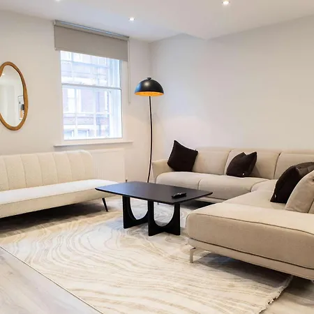 Apartment By Station - Sleeps 7 *