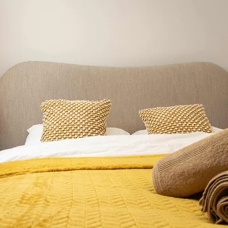 Apartment By Station - Sleeps 7 *