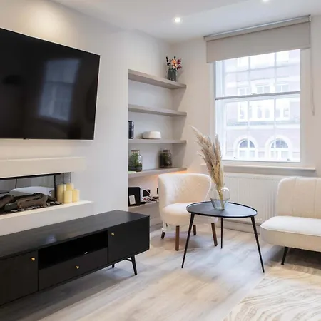 By Station - Sleeps 7 Apartment Leeds (West Yorkshire)