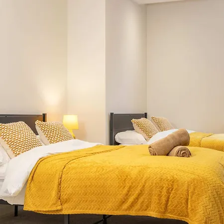 Apartment By Station - Sleeps 7 Leeds (West Yorkshire)