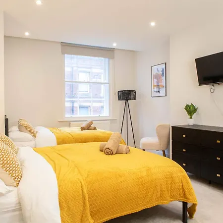 Apartment By Station - Sleeps 7