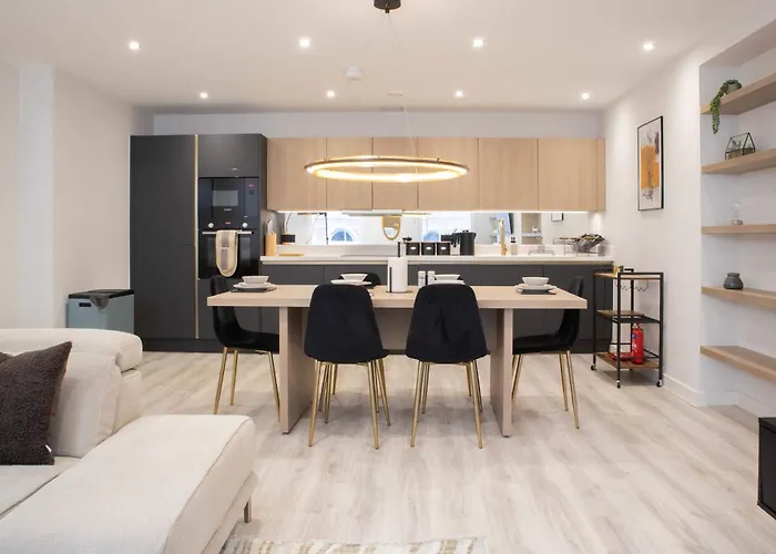 By Station - Sleeps 7