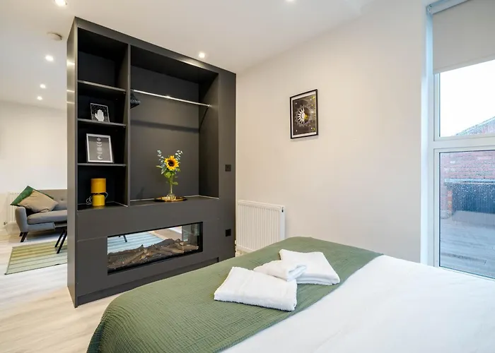 By Station - Sleeps 7 *