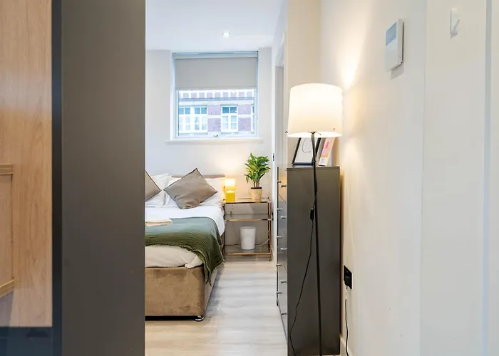 By Station - Sleeps 7 *