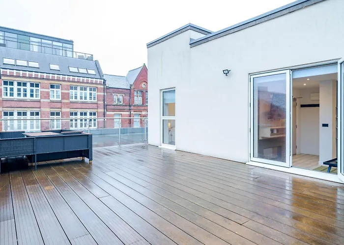 By Station - Sleeps 7 Leeds (West Yorkshire)