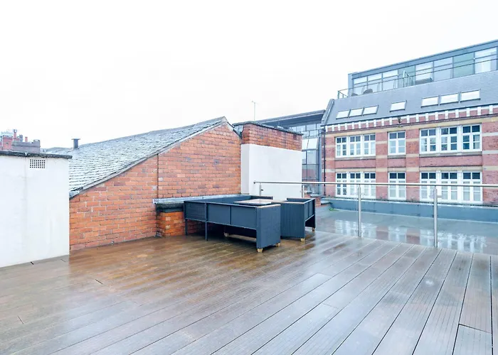 Apartment By Station - Sleeps 7