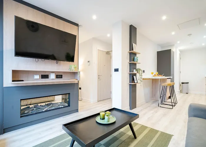 By Station - Sleeps 7 Leeds (West Yorkshire)