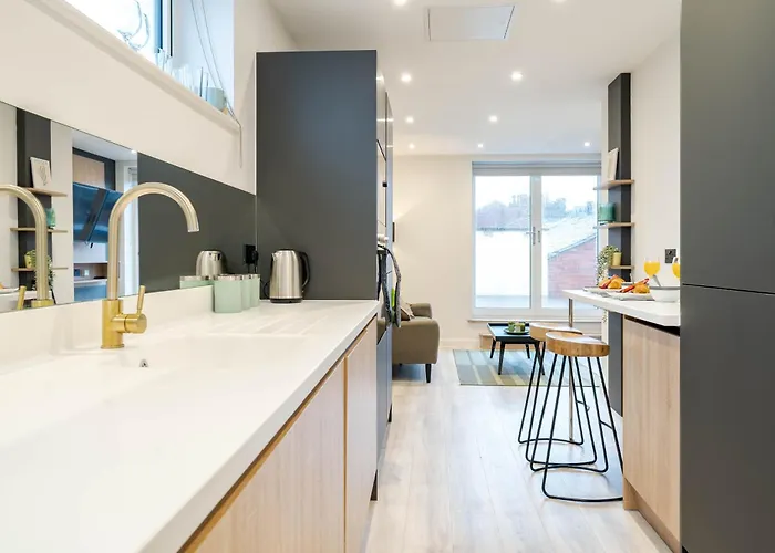 Modern Centre Near Station * Leeds (West Yorkshire)