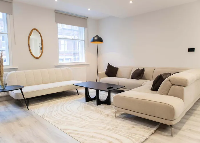 By Station - Sleeps 7 Apartment