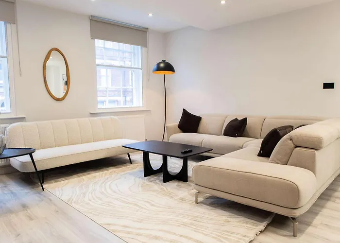 Apartment By Station - Sleeps 7 *