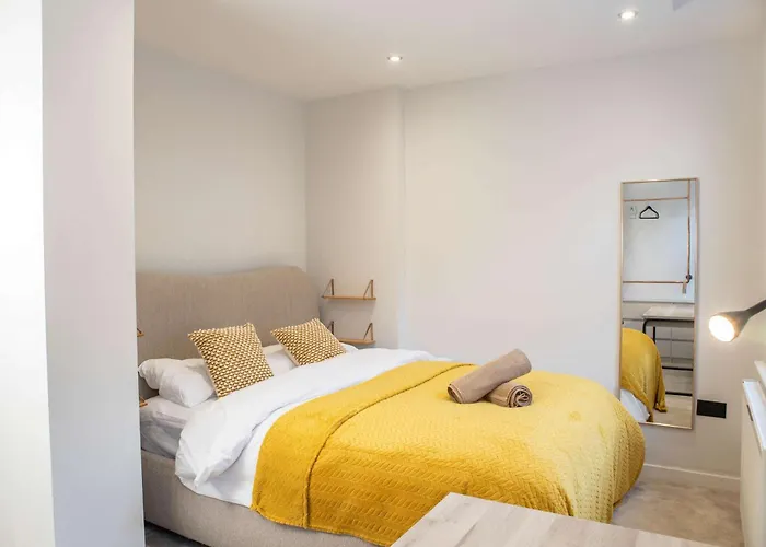 By Station - Sleeps 7 *