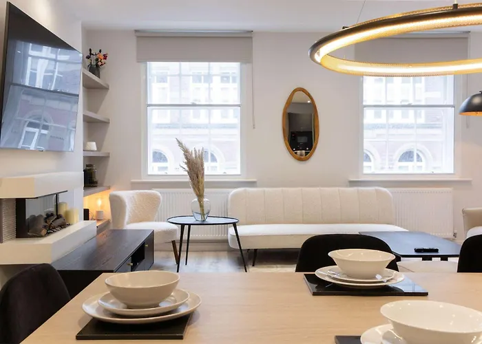 By Station - Sleeps 7 * Leeds (West Yorkshire)