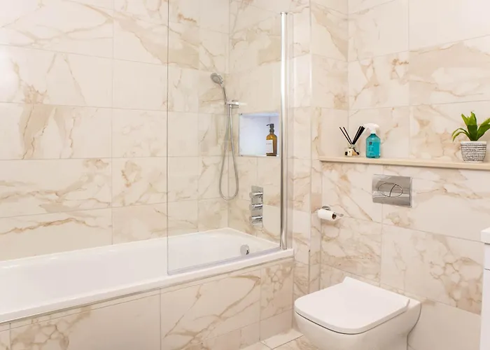 By Station - Sleeps 7 *