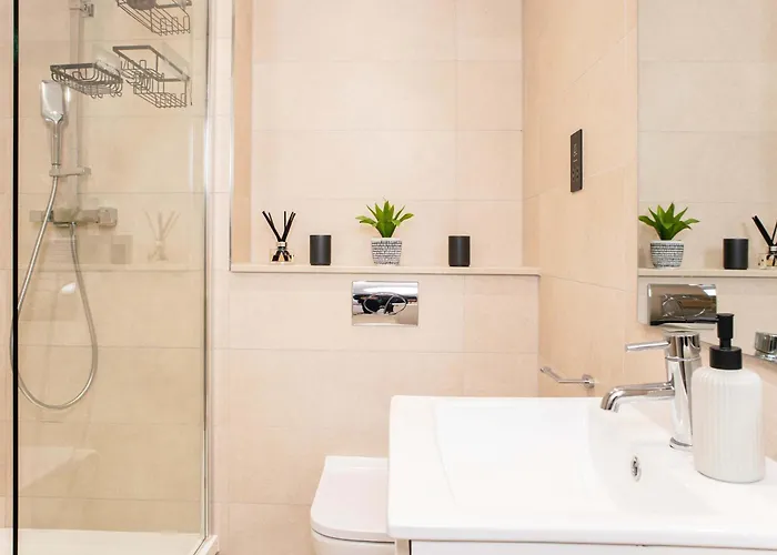 Apartment By Station - Sleeps 7 Leeds (West Yorkshire)