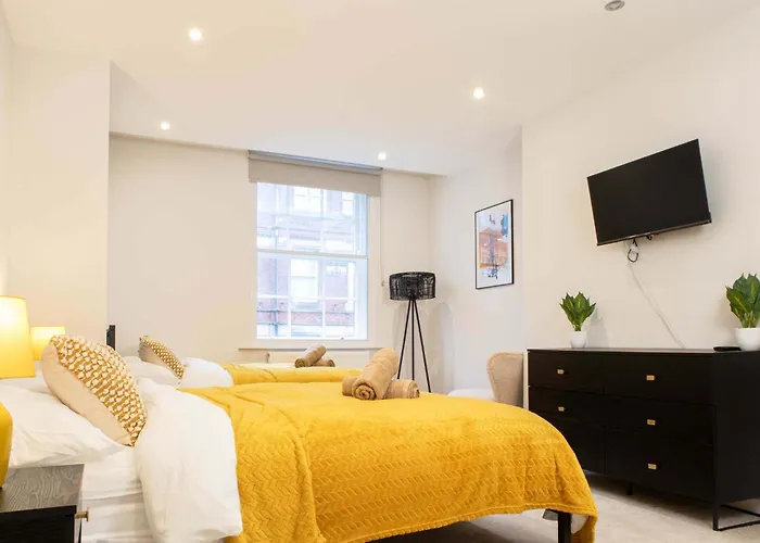 By Station - Sleeps 7 *