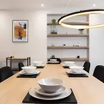 Modern Centre Near Station Leeds (West Yorkshire)