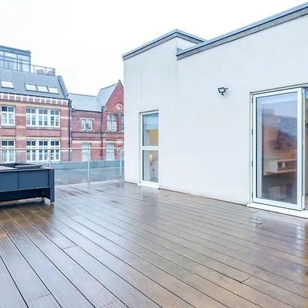 By Station - Sleeps 7 Leeds (West Yorkshire)