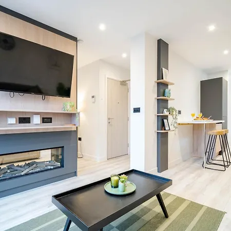 By Station - Sleeps 7 Leeds (West Yorkshire)