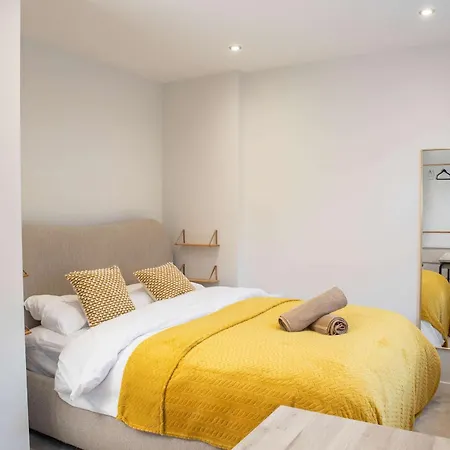 By Station - Sleeps 7 *