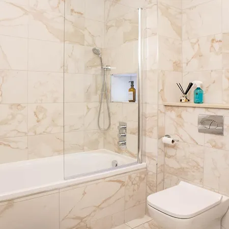 By Station - Sleeps 7 *