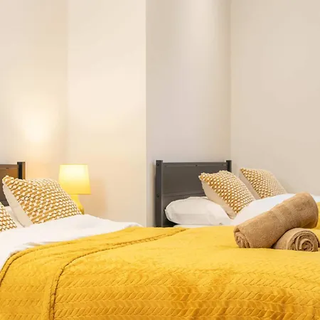 By Station - Sleeps 7 Appartement *