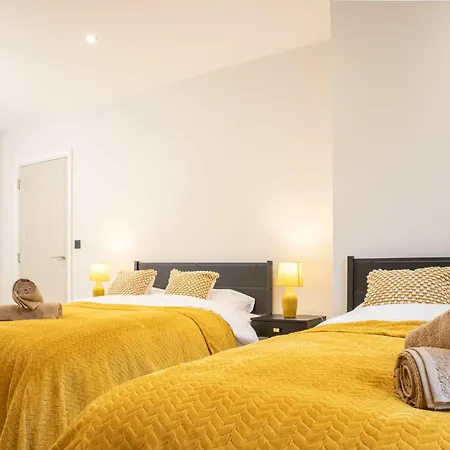 By Station - Sleeps 7 Appartement