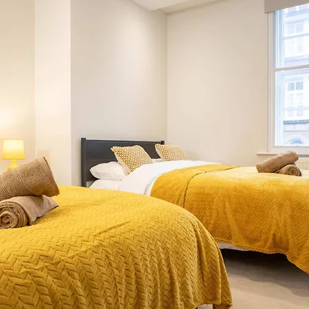 By Station - Sleeps 7 *