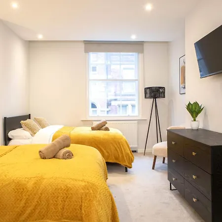 Appartement By Station - Sleeps 7 *