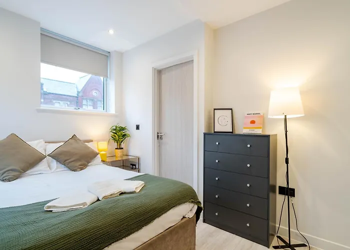 Modern Centre Near Station * Leeds (West Yorkshire)