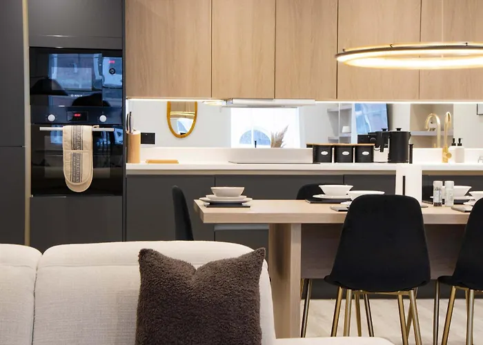 Modern Centre Near Station * Leeds (West Yorkshire)